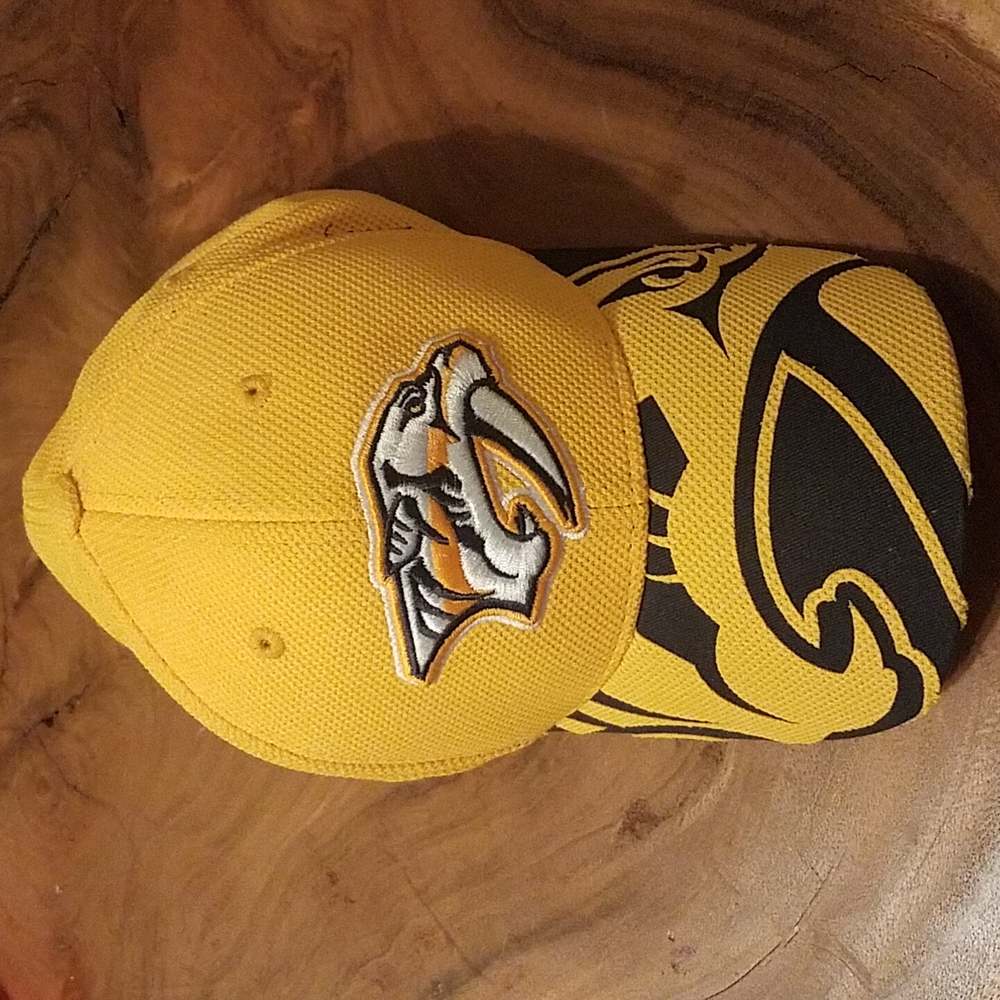 NHL Nashville Predators Hockey Reebok Stretchfit Mens hat Sz L/XL